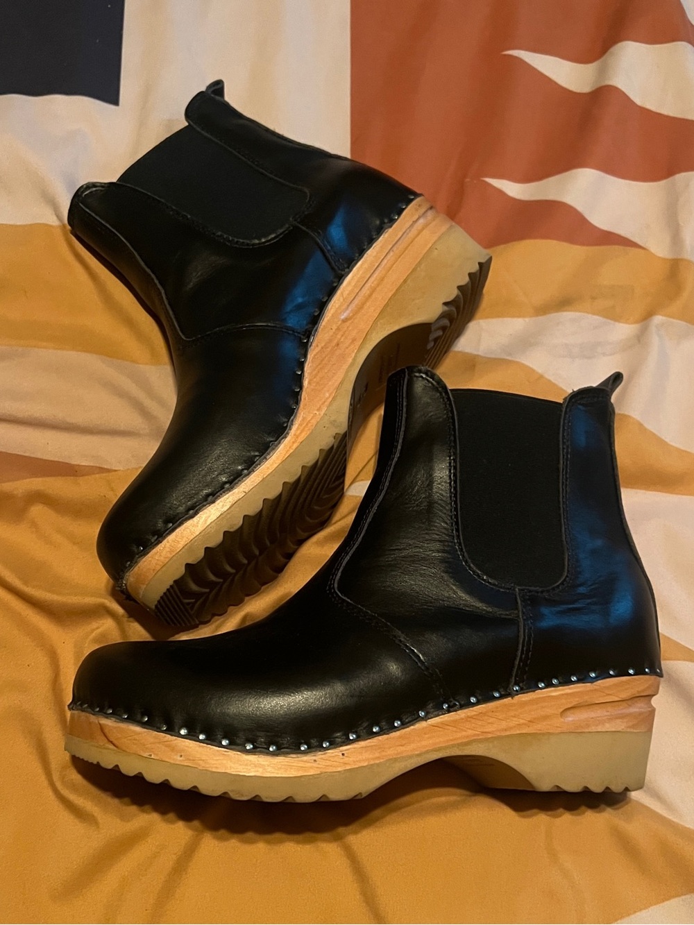 Troentorp Black Leather Heeled Chelsea Boots with Studded Wood-Look Platform~